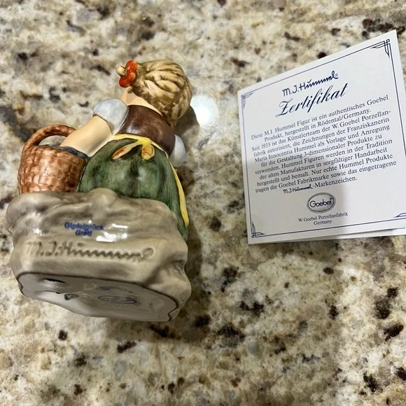 RARE NEW WITH BOX Goebel MI Hummel Figurine Gretl 2247 with Basket